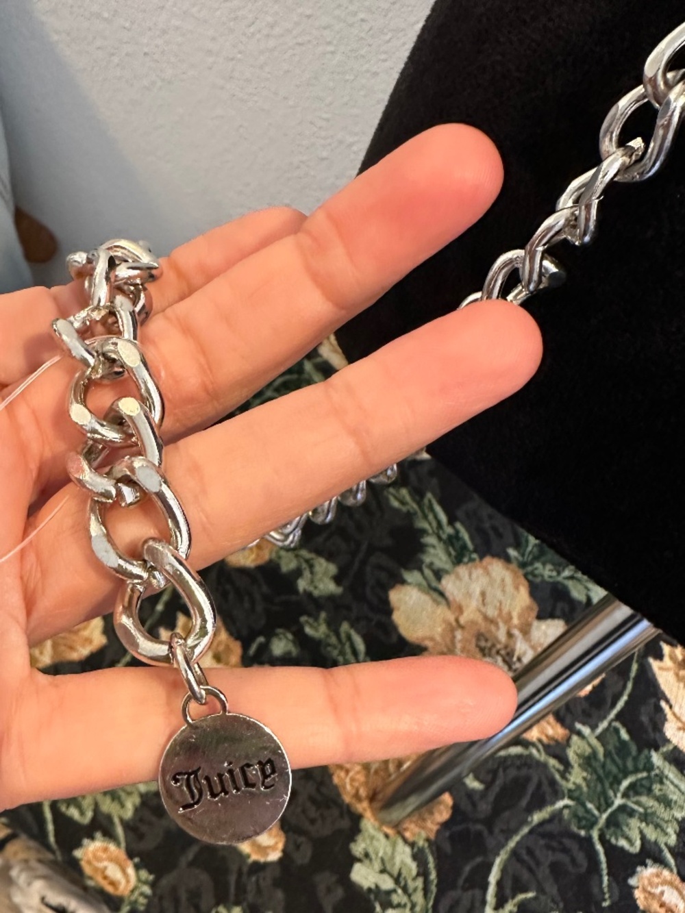 Juicy Couture silver chain butterfly clasp belt. NWT. M/L - Picture 5 of 5